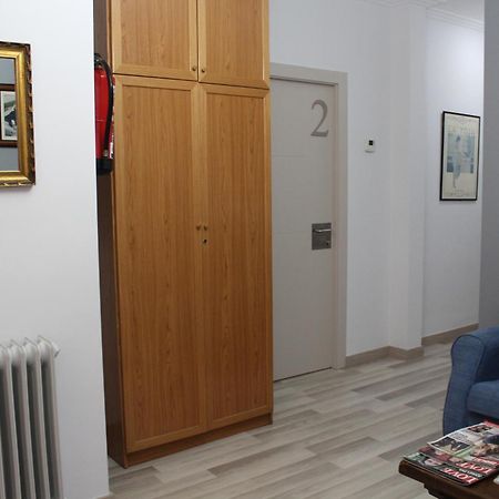 Hostal Montserrat Tona Εξωτερικό φωτογραφία