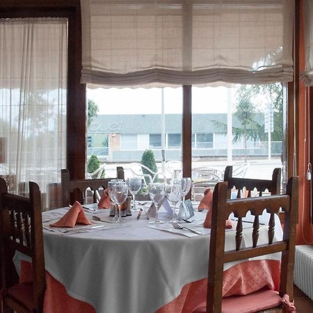 Hostal Montserrat Tona Εξωτερικό φωτογραφία