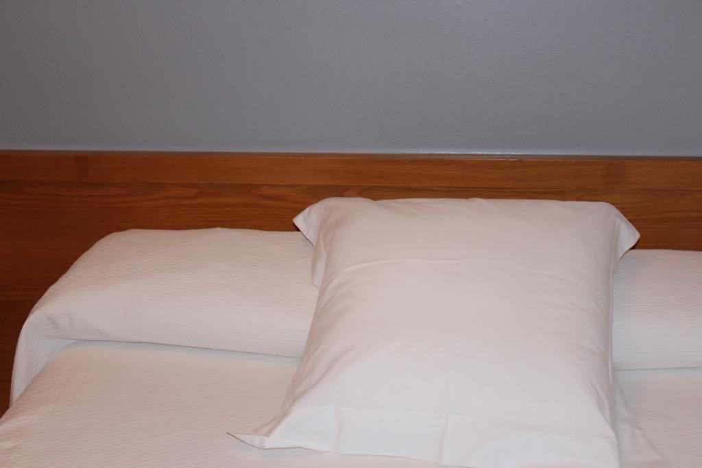 Hostal Montserrat Tona Εξωτερικό φωτογραφία