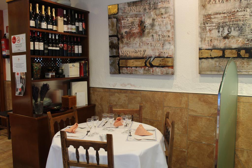 Hostal Montserrat Tona Εξωτερικό φωτογραφία