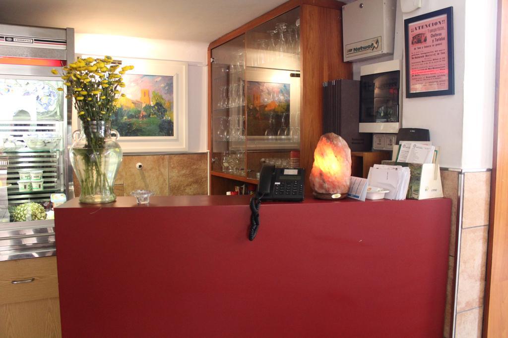 Hostal Montserrat Tona Εξωτερικό φωτογραφία