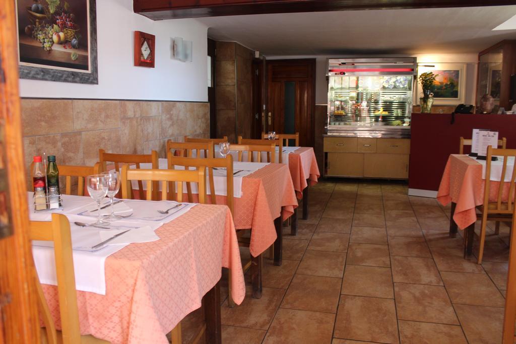 Hostal Montserrat Tona Εξωτερικό φωτογραφία