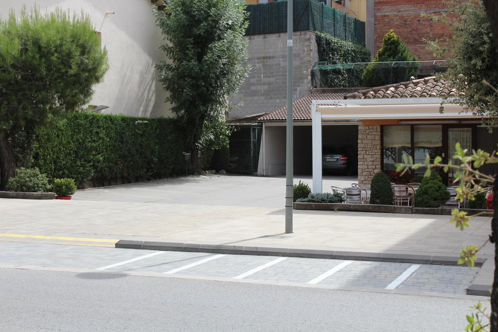 Hostal Montserrat Tona Εξωτερικό φωτογραφία