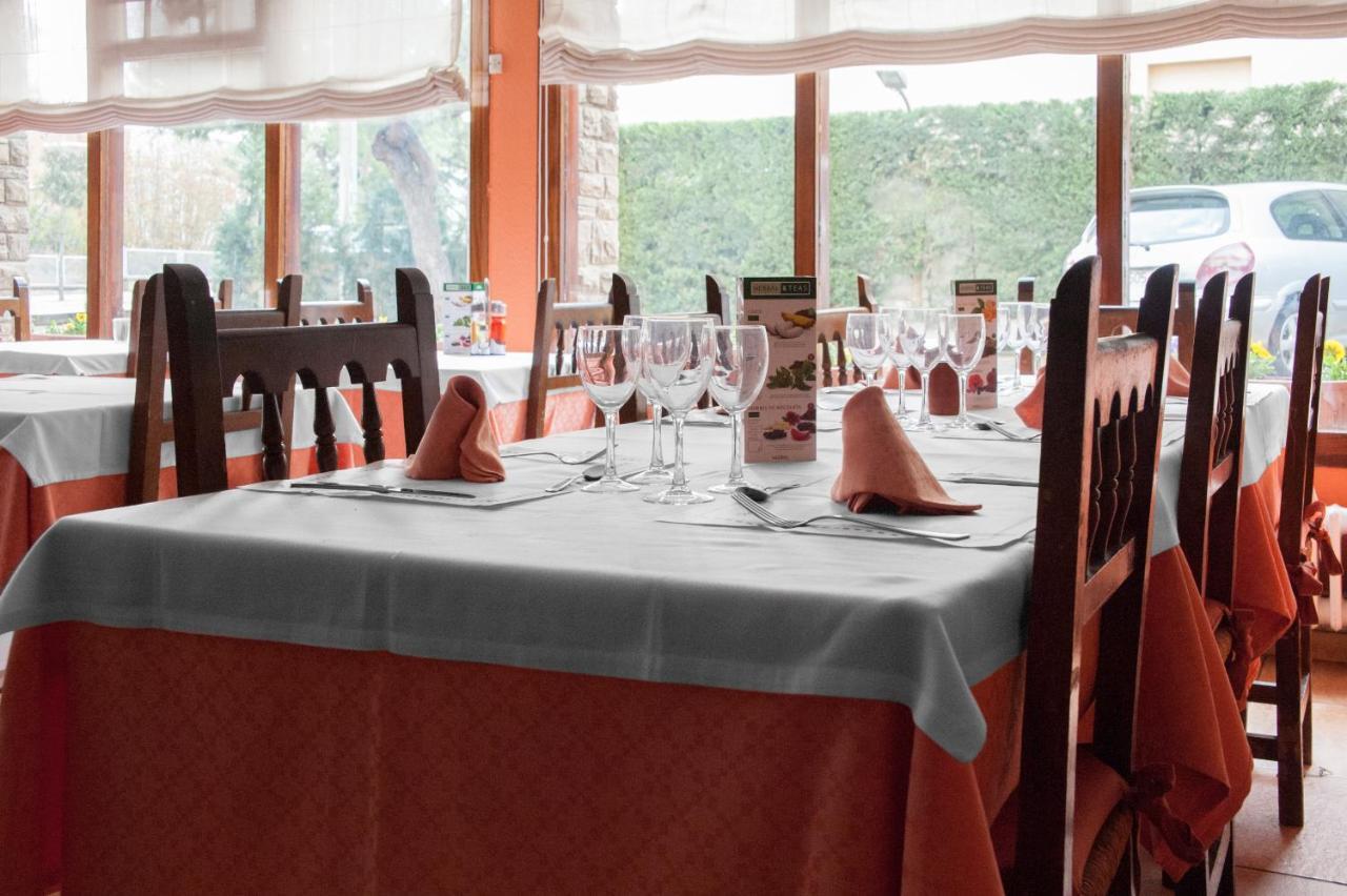 Hostal Montserrat Tona Εξωτερικό φωτογραφία