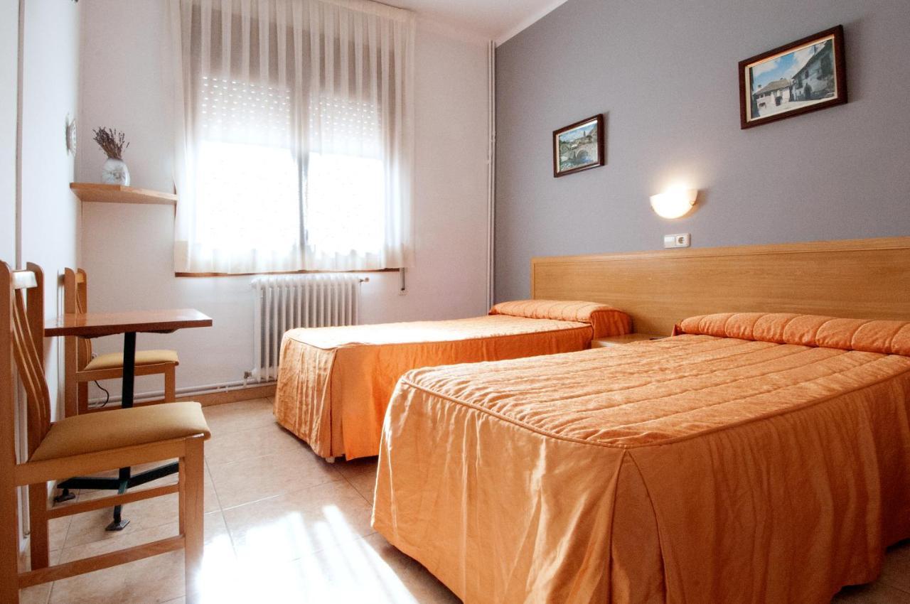 Hostal Montserrat Tona Δωμάτιο φωτογραφία
